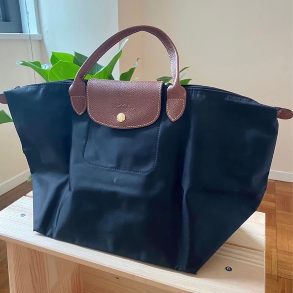 Longchamp Handbags - Longchamp Medium Le Pliage Black